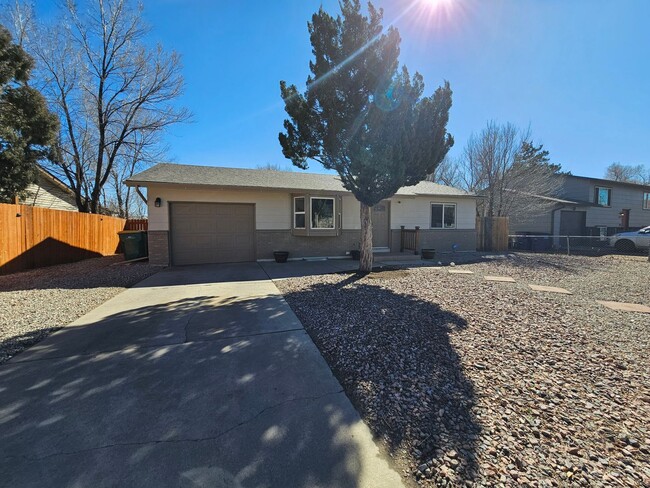 Building Photo - Comfortable 4 bed, 2 bath home in 80906!
