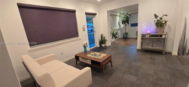 Building Photo - 875 NE 130th St