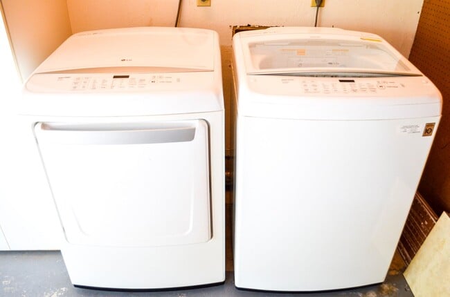 Building Photo - Haile Plantation - Chestnut Hill 3 bedroom 2 bath home