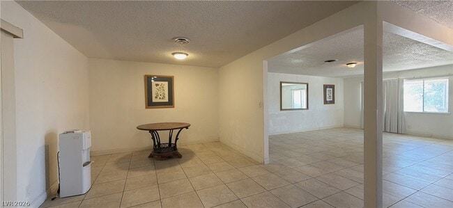 Building Photo - 4712 W Rip Van Winkle Ln