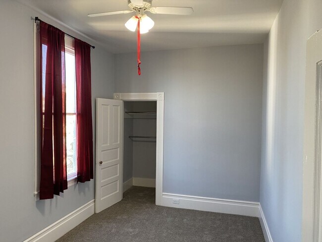 Building Photo - 2 Bedroom, 1 Bath Plus Office