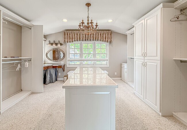 Building Photo - Calabasas 4BR w/pool + spa, views, solar panels + ALL appliances!