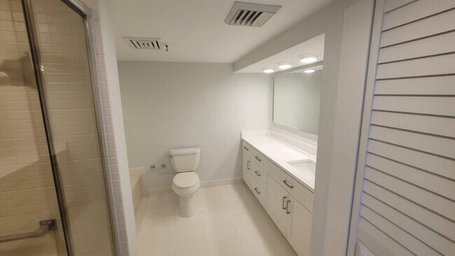 Building Photo - 2480 Presidential Way