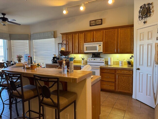 Building Photo - Golf Course Vacation Rental in Laughlin Ranch – 2BD/3BA