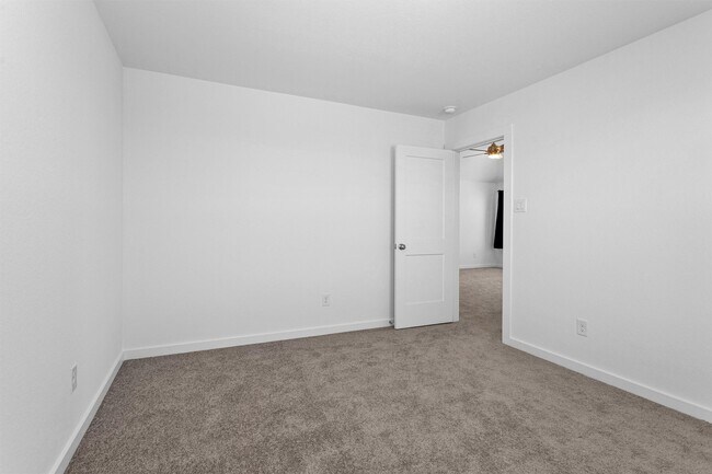 Building Photo - 2127 Heather Rdg Wy