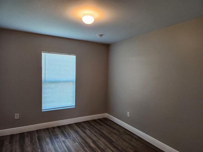 Building Photo - 5012 Dolphin Ct