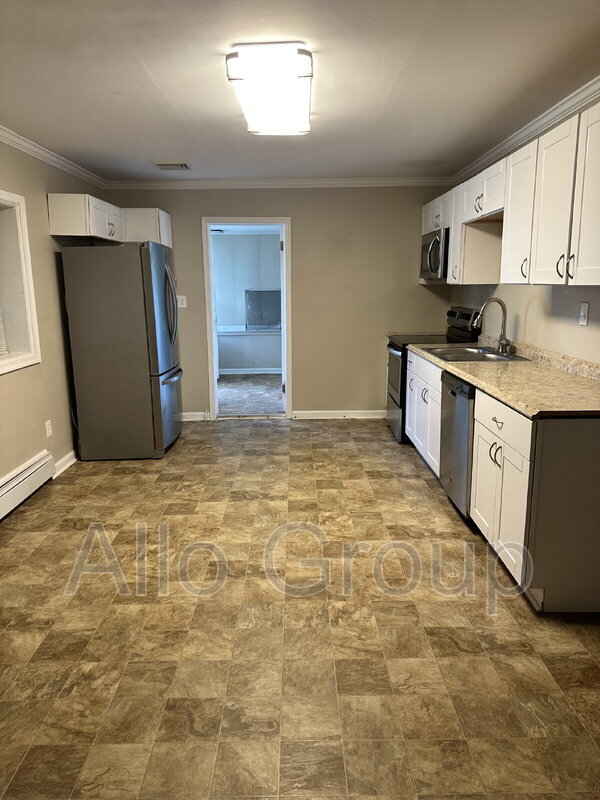 Building Photo - 25 Martindale Dr