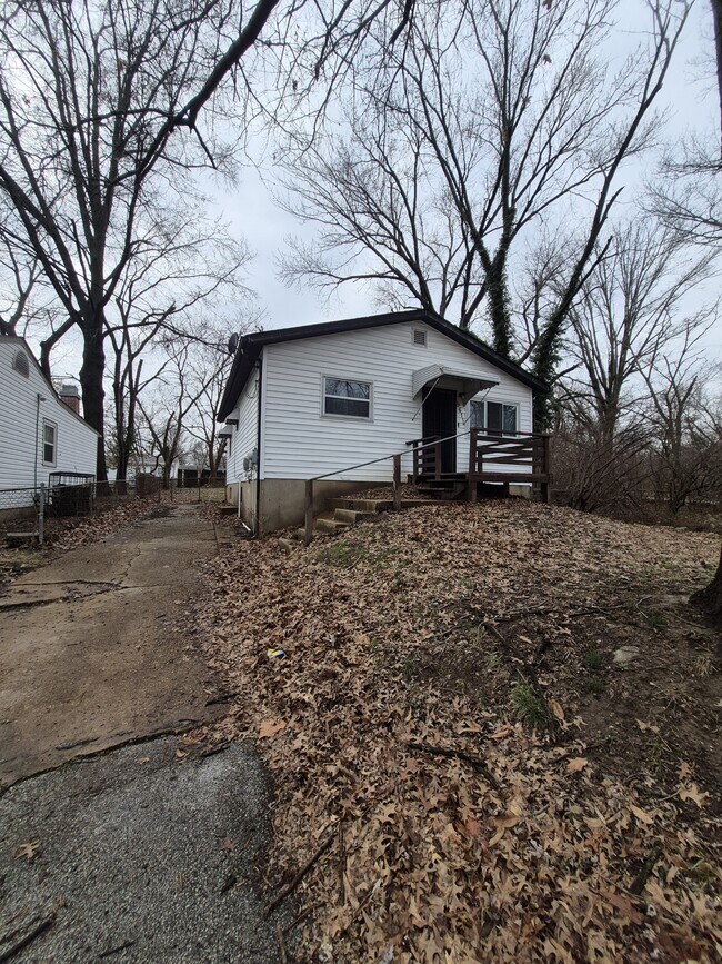 Building Photo - 9611 Winkler Dr