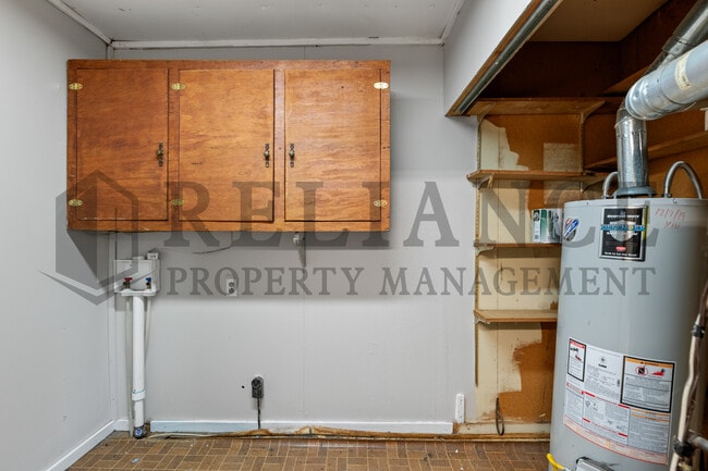 Building Photo - 918 N Clara St