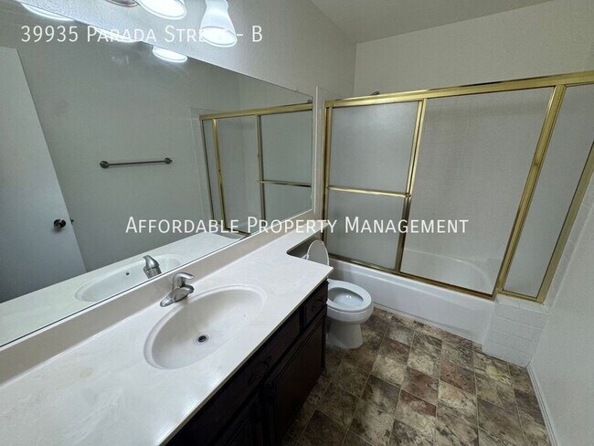 Building Photo - 39935 Parada St