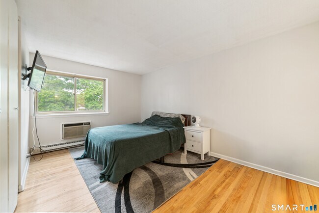 Building Photo - 1700 Broadbridge Ave