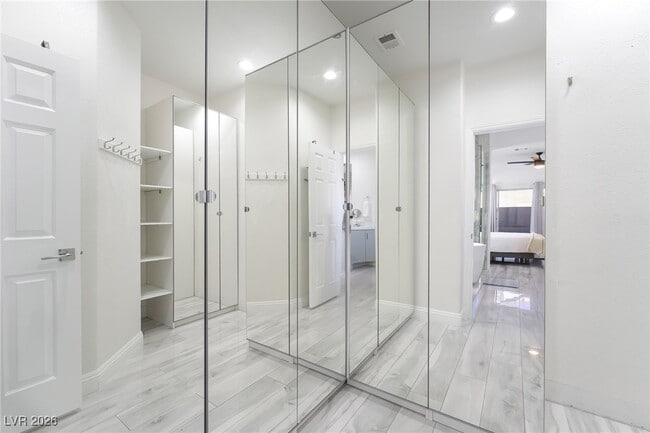 Building Photo - 2076 E Wigwam Ave