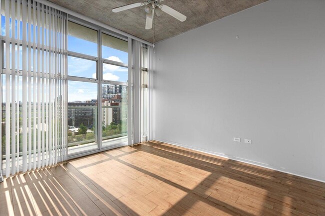 Building Photo - 2 bedroom in Chicago IL 60616