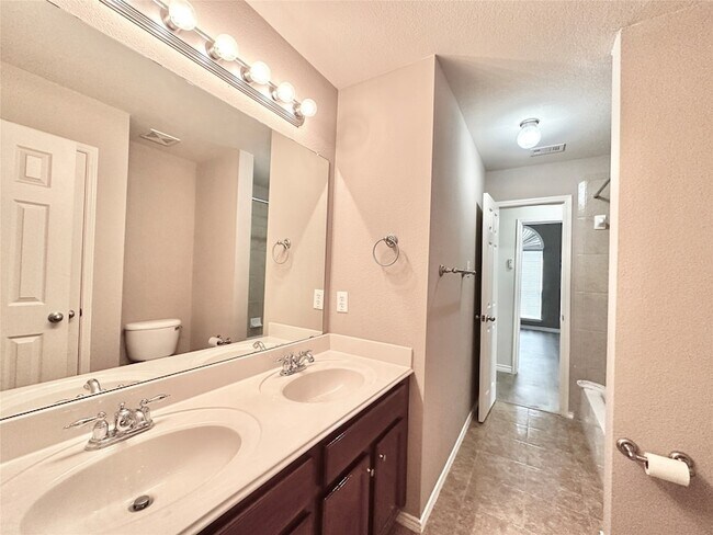 Building Photo - 9708 Grassland Dr