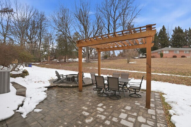 Building Photo - Updated 4BR Home with Finished Basement Minutes to Glenmont Metro!