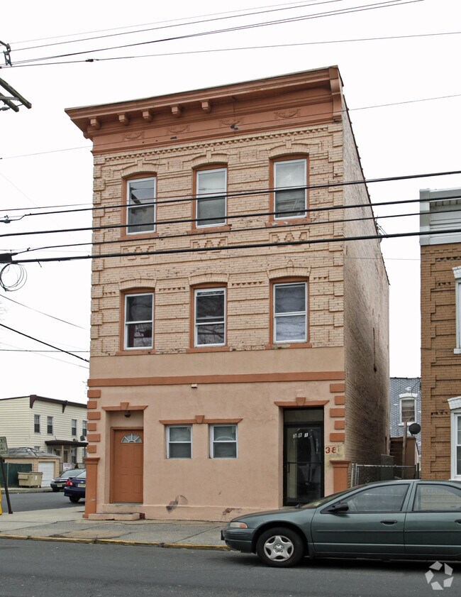 Building Photo - 381 Market St