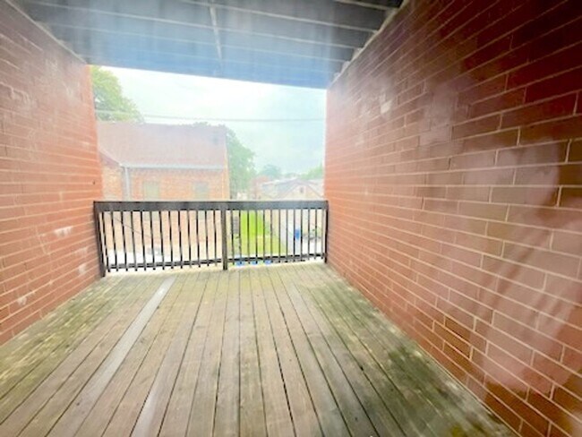 Building Photo - 3541 S Hamilton Ave