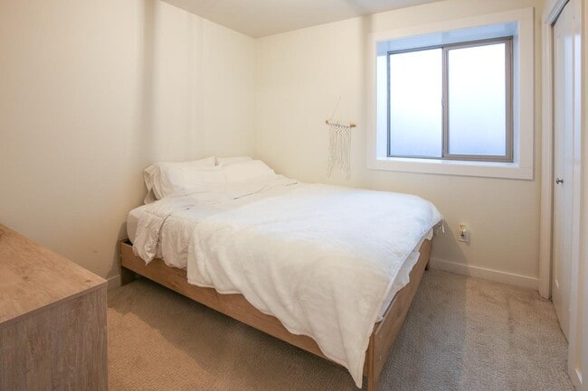 Building Photo - 2618 SE 51st Ave