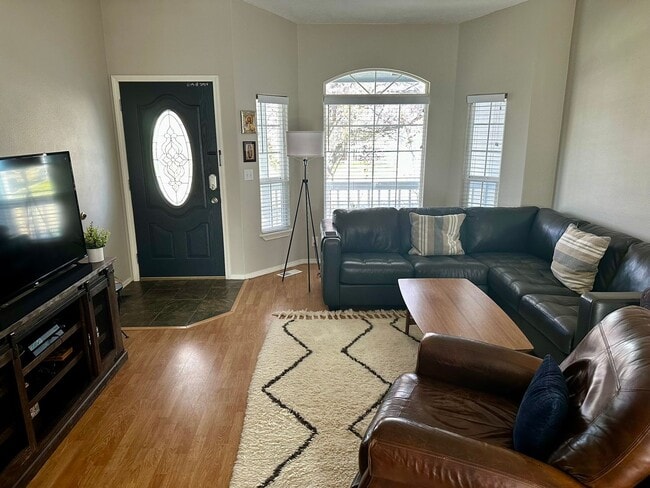 Building Photo - Cozy Home in Columbia Village!