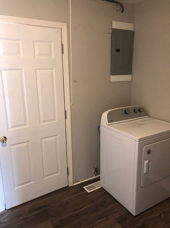 Building Photo - 5 BD/2.5 BA home, NEW RENOVATION!
