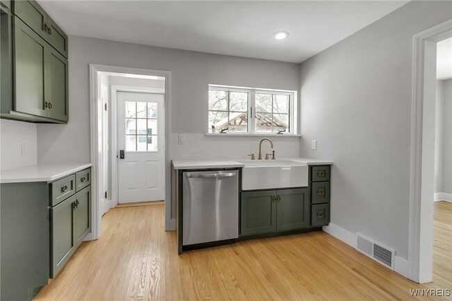 Building Photo - 305 Girard Ave
