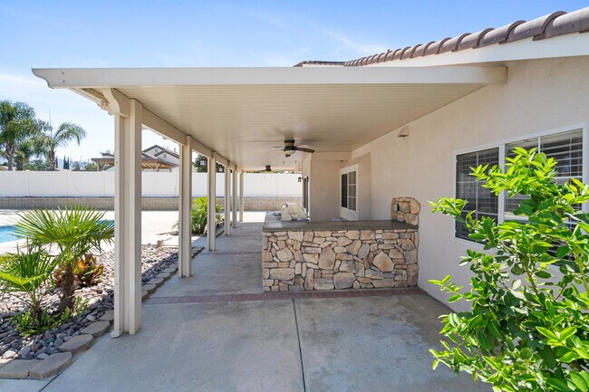 Building Photo - 422 Tartan Way