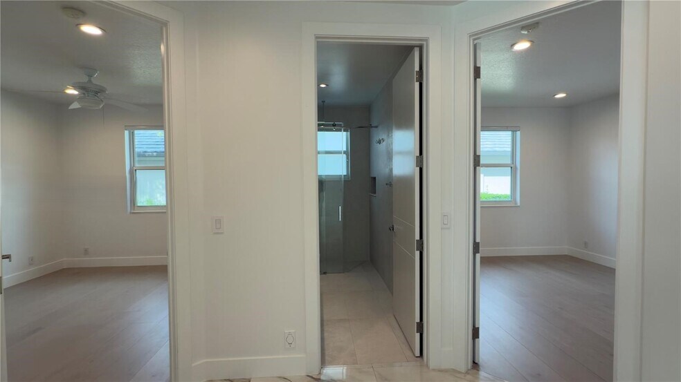 Building Photo - 3763 Oak Ridge Cir