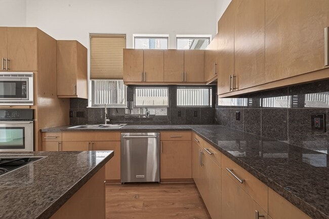 Building Photo - 724 Ruthven St