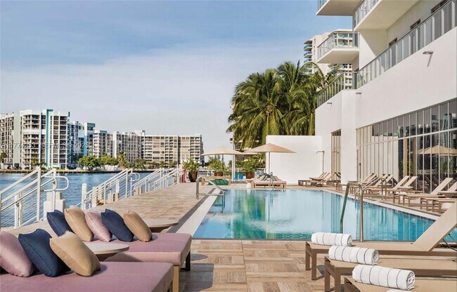 Building Photo - 4010 S Ocean Dr