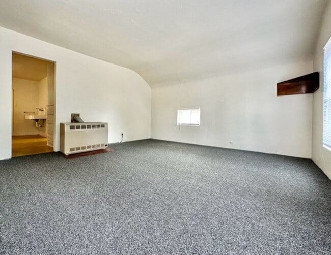 Building Photo - 1243 E Walnut St