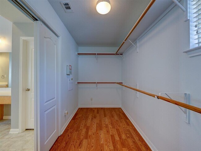 Building Photo - 1554 Homewood Cir