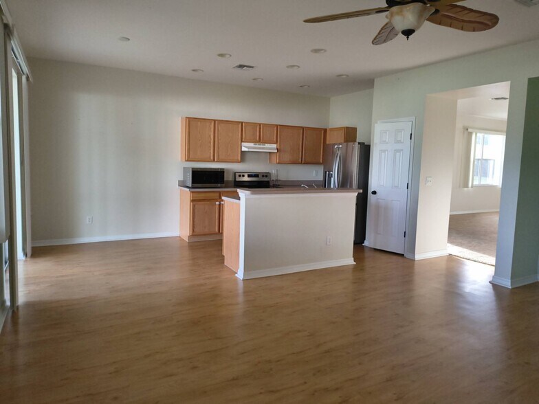Building Photo - 25199 Chiclayo Ave