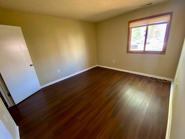 Building Photo - 2403 Ravens Crest Dr