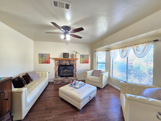 Building Photo - House for rent  | 3 Bedrooms | 2 Bathrooms...
