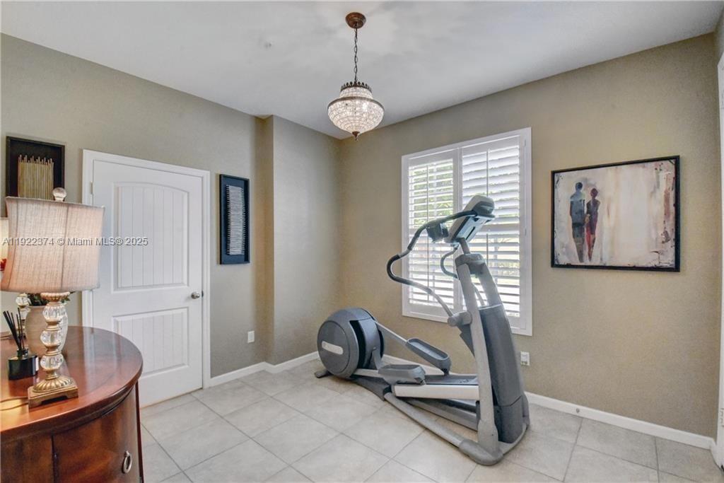 Building Photo - 256 SW 6th Ct