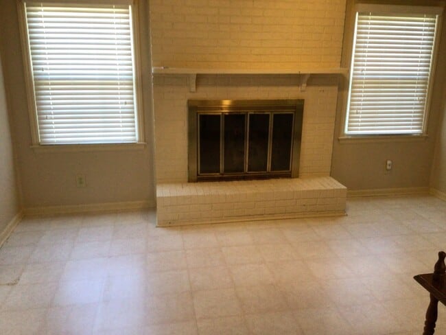 Building Photo - Spacious Ranch Home on 2.35 Acres – Private Setting with Endless Potential