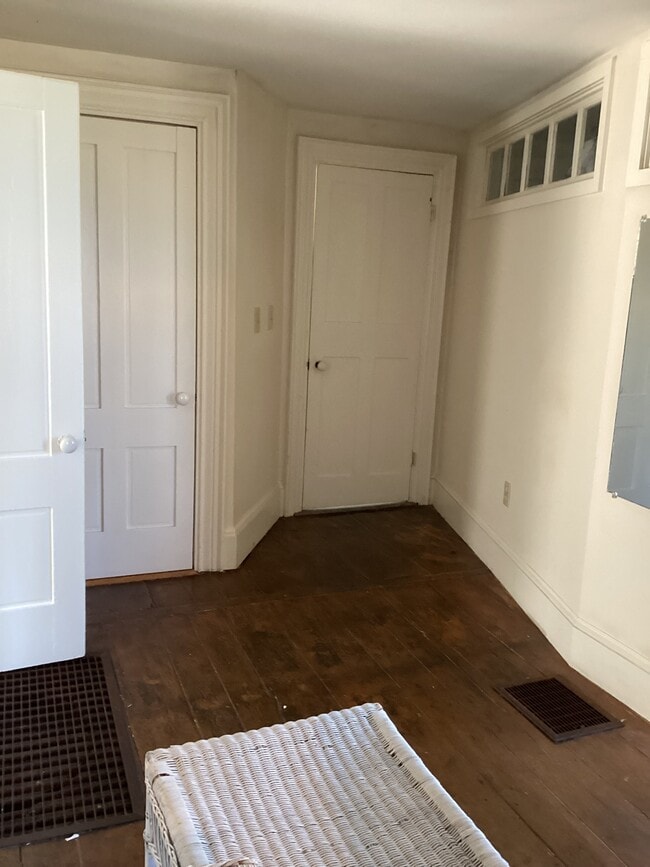 Building Photo - 48 Front St