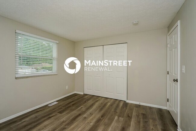 Building Photo - 4 Bedroom Pet-Friendly Home in JEFFERSONVILLE, IN with Main Street Renewal