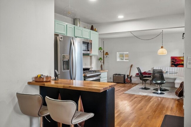 Building Photo - Charming North Nashville Cottage