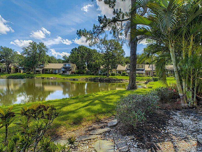 Building Photo - RARE 3 BEDROOM/ 2 BATH IN THE HIGHLY DESIR...