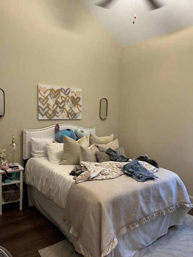 Building Photo - Modern 3BR/3.5BA Townhome Near Auburn Univ...