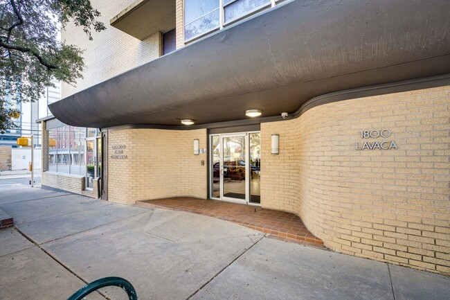 Building Photo - DOWNTOWN MID RISE - 1BD/1BA -  ALL BILLS PAID - GATED - RESERVED PARKING - $1395
