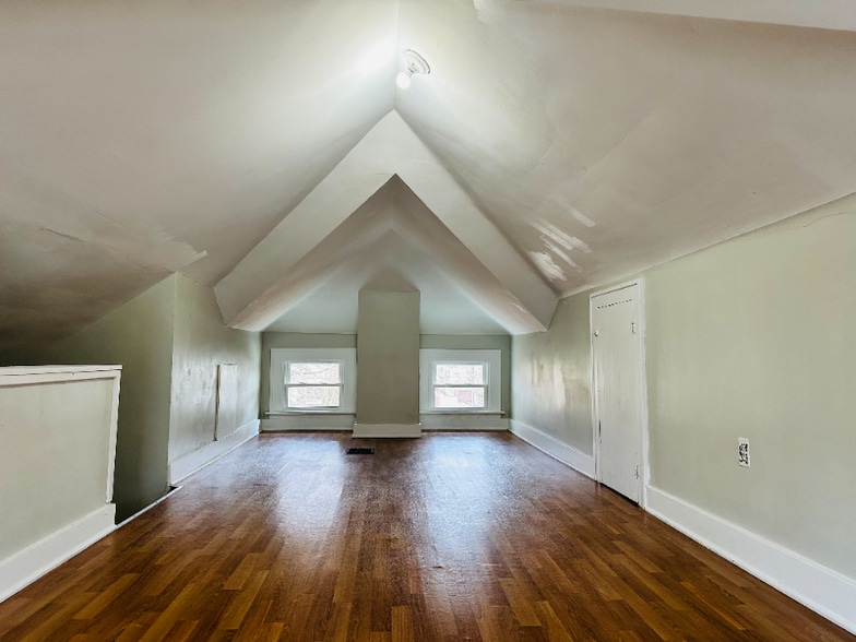 Building Photo - 839 N Howard St