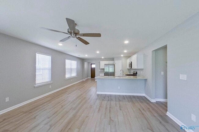 Building Photo - 395 Angela St