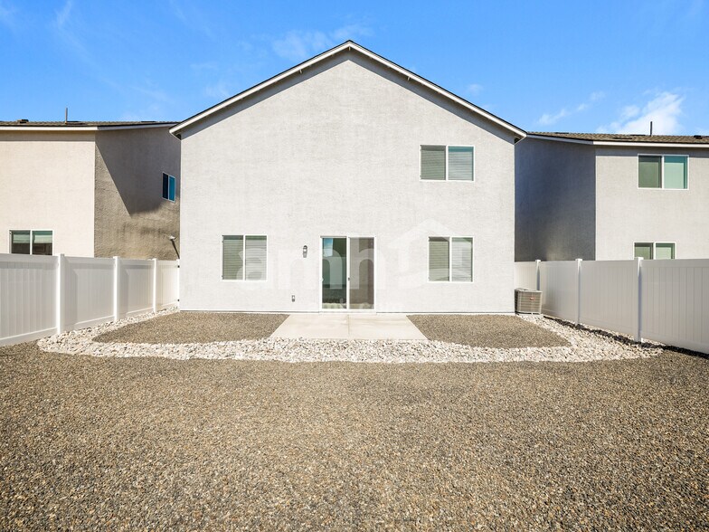 Building Photo - 2355 Dolly Ave