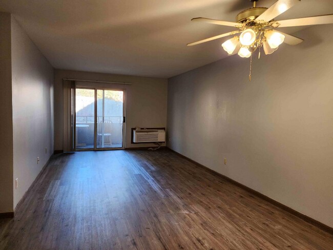 Building Photo - 1124 Morraine View Dr