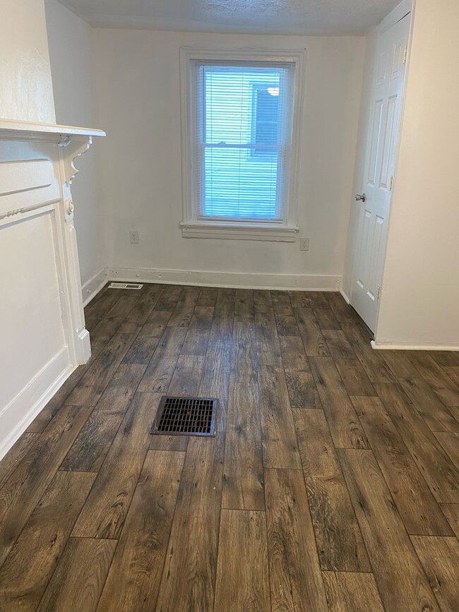 Building Photo - 2 Bedroom Duplex off of Rivermont Ave.