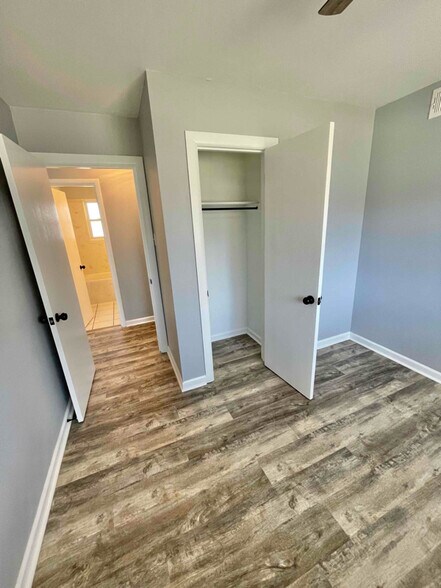 Building Photo - 516 Hayes St