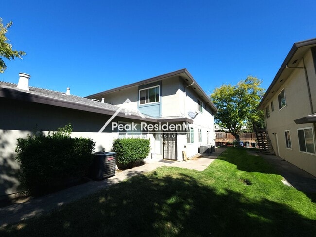 Building Photo - Updated 2bd/1ba Foothill Farms Condo with Carport