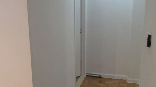 2nd level Hallway-pic 2 - 307 N 7th St